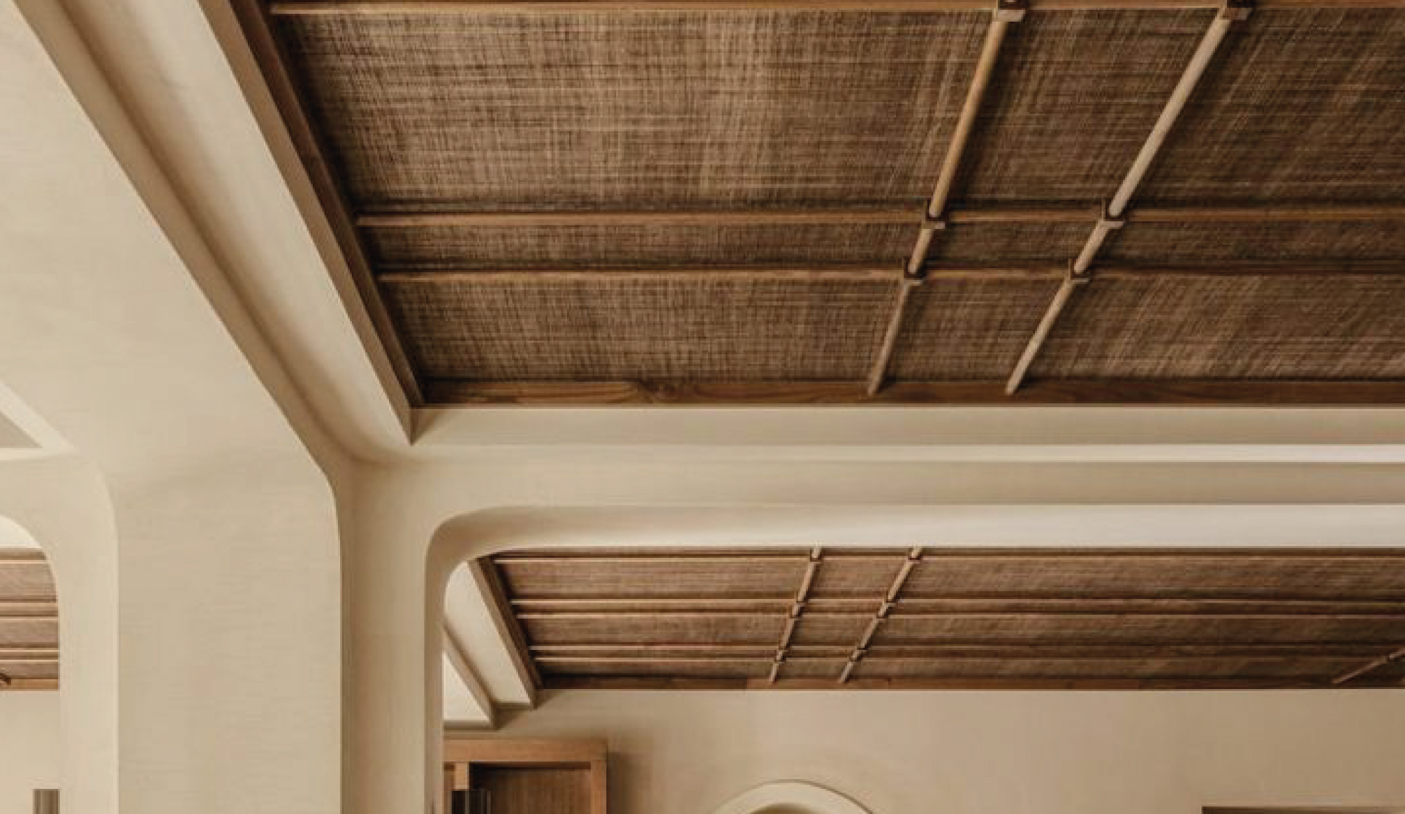 Faux plafonds décoratifs en plâtre et bois réalisés